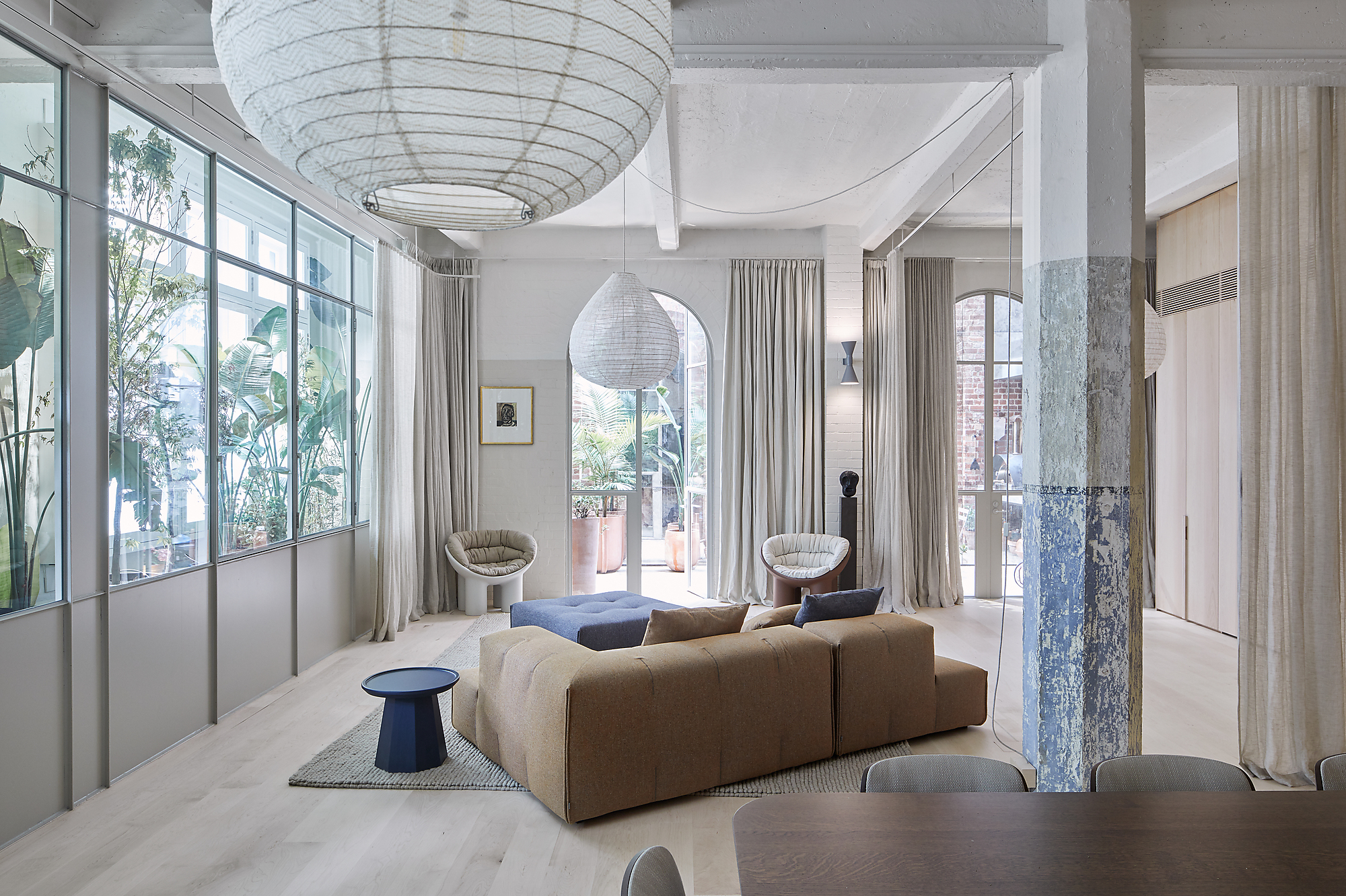 Interior photograph of Oliver Lane Apartment by James Geer